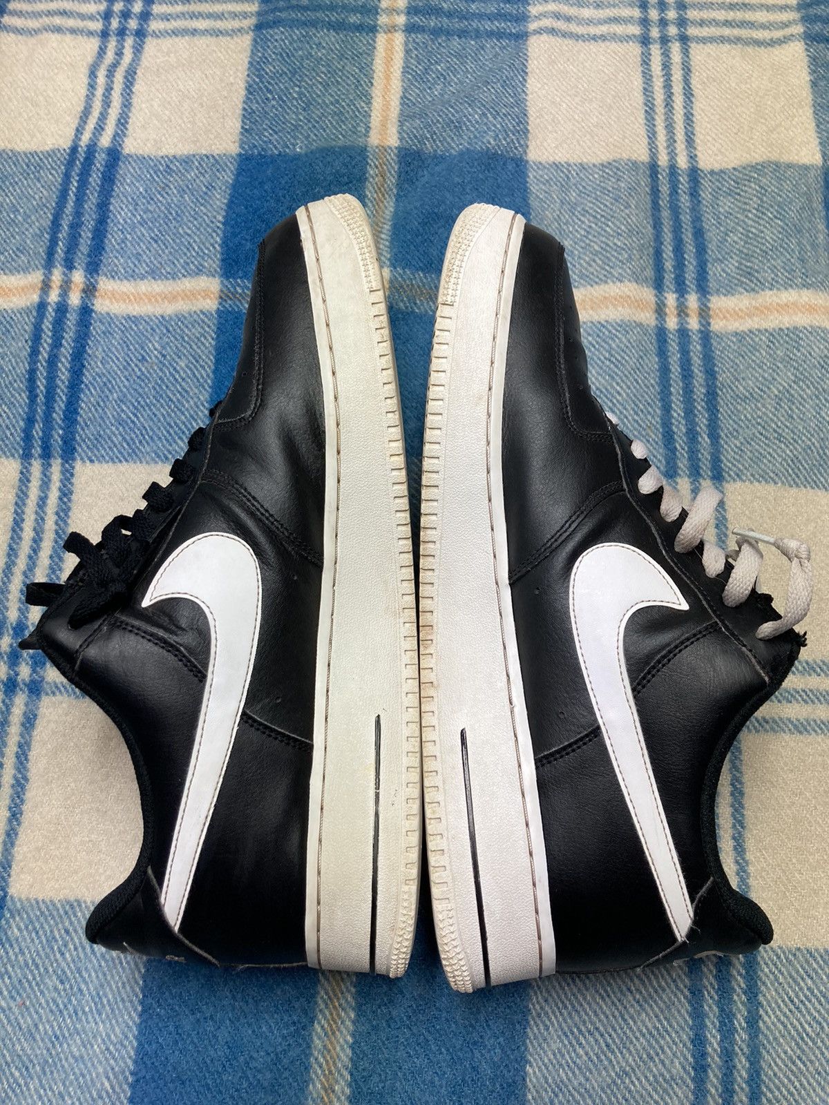 Nike 2019 Air Force 1 low black w/ white swoosh CJ0952 - 001 13 Size US 13 / EU 46 - 4 Thumbnail