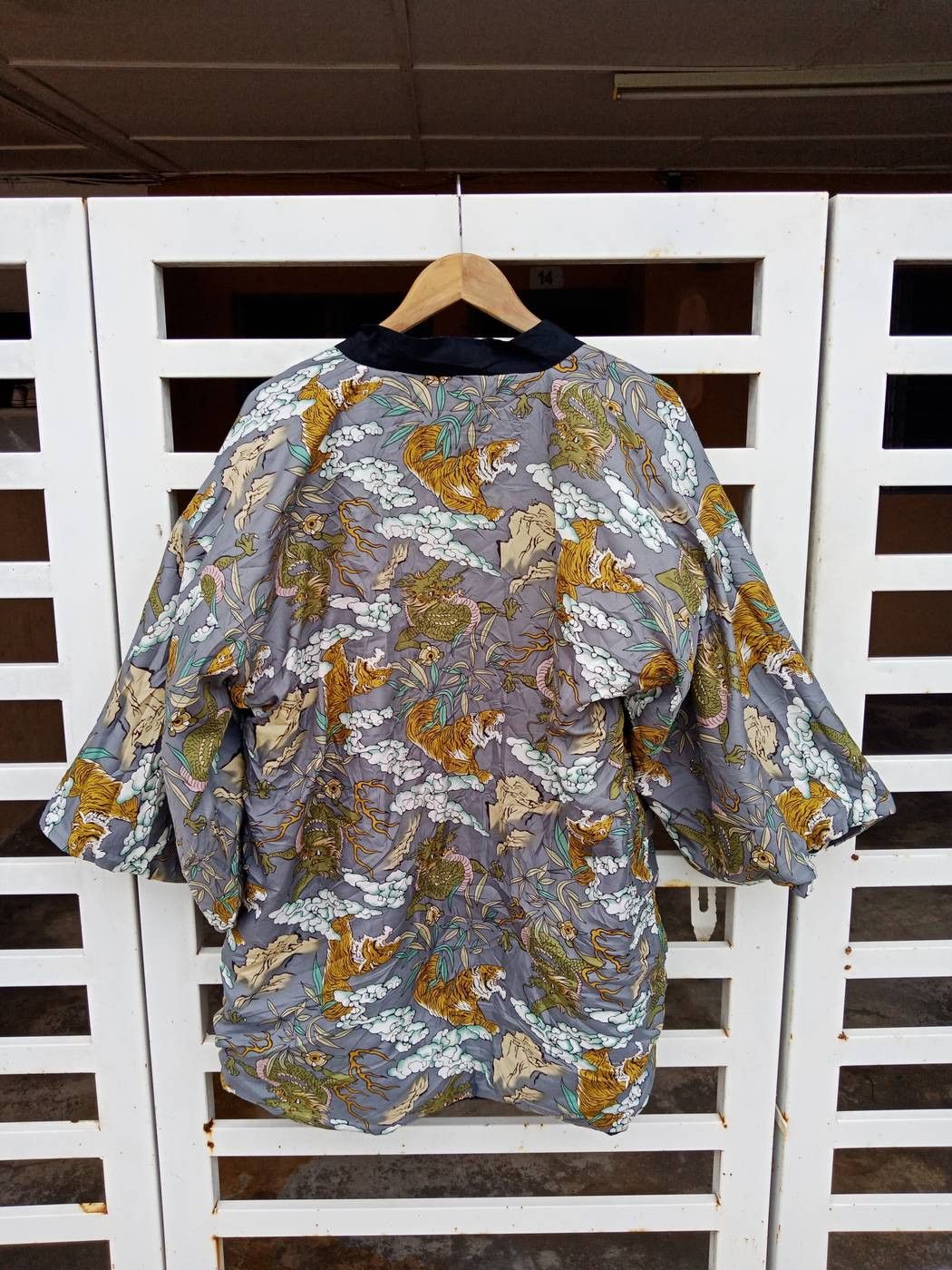 Japanese Brand Japanese Handmade Dragon Vs Tiger OVP Embroidered Kimono Size US L / EU 52-54 / 3 - 1 Thumbnail