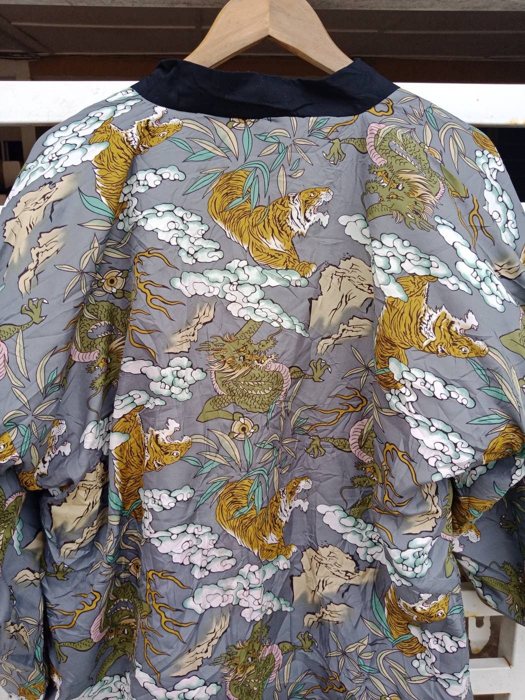 Japanese Brand Japanese Handmade Dragon Vs Tiger OVP Embroidered Kimono Size US L / EU 52-54 / 3 - 7 Thumbnail