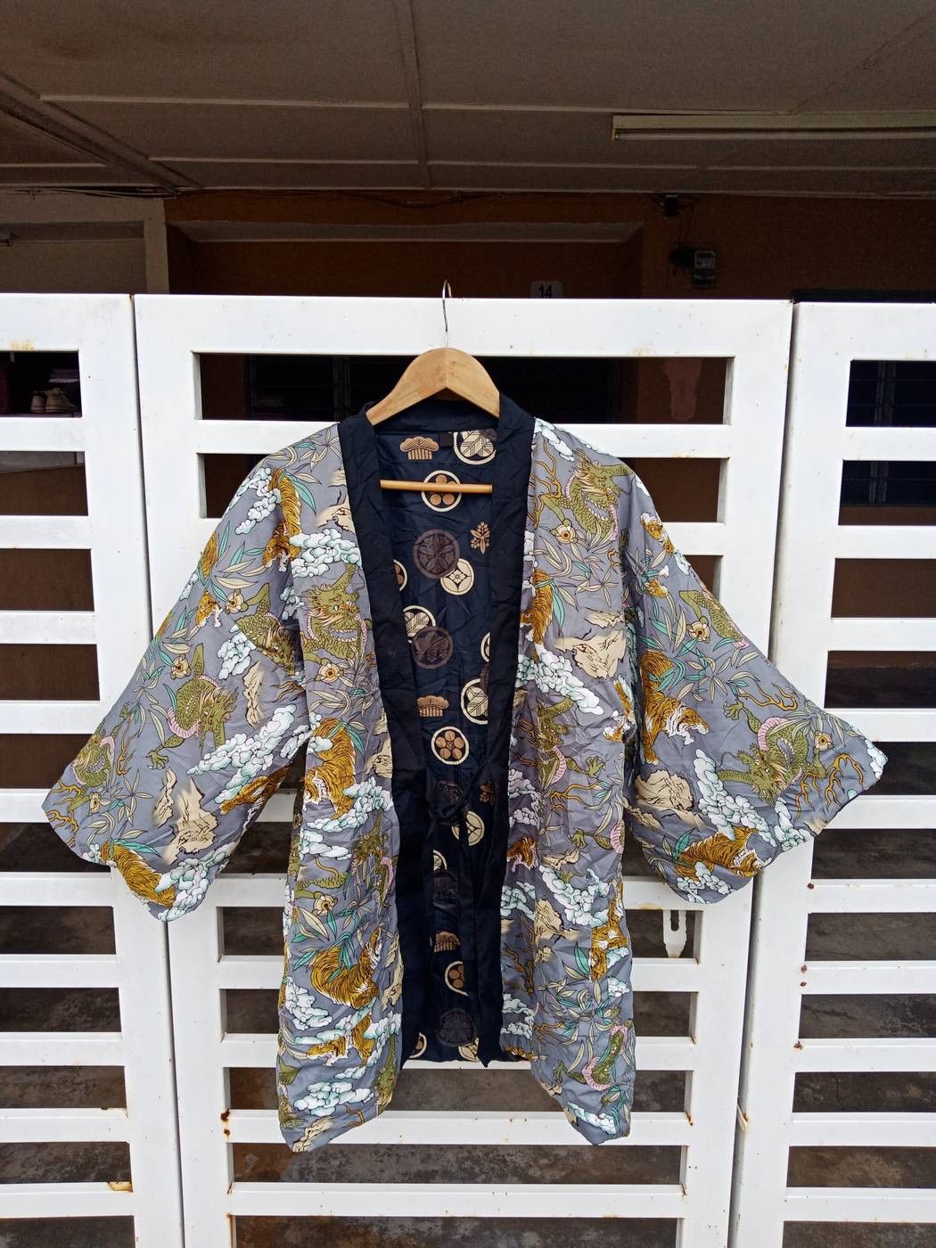 Japanese Brand Japanese Handmade Dragon Vs Tiger OVP Embroidered Kimono Size US L / EU 52-54 / 3 - 2 Thumbnail