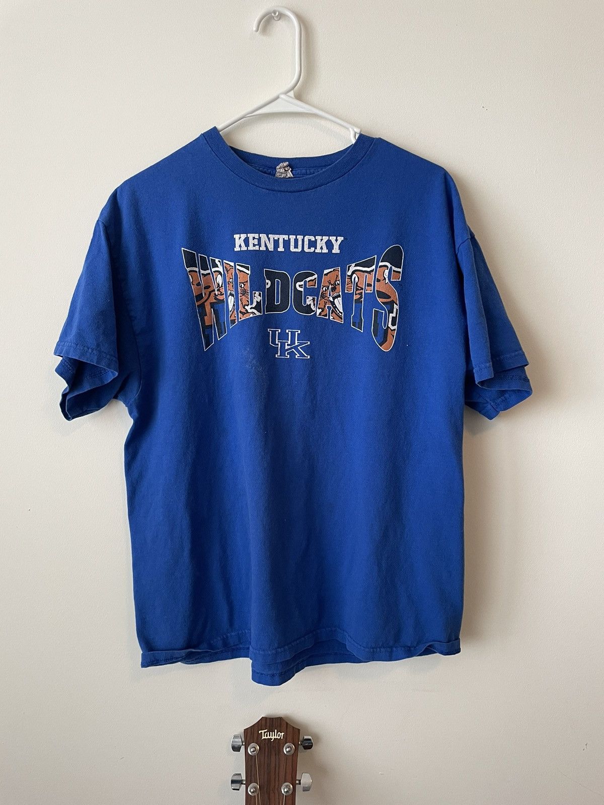 Vintage Vintage 90s UK Wildcats Tee Size Medium Size US M / EU 48-50 / 2 - 1 Thumbnail