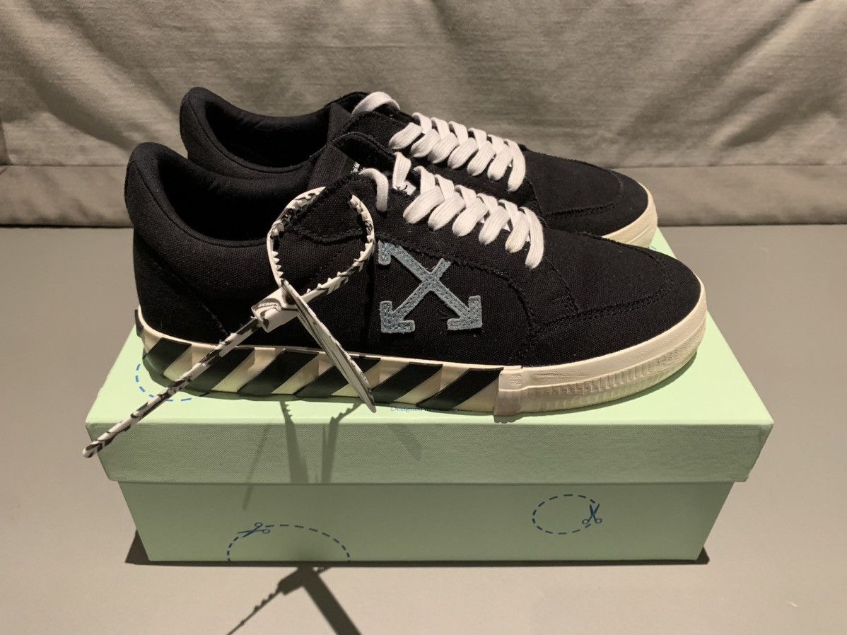 Off-White Vulc Sneaker Black White with Tag