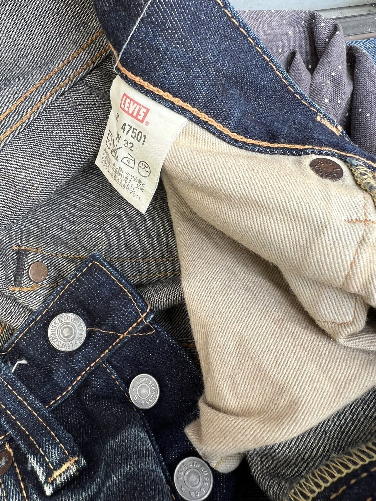 Levi's Vintage Clothing VTG 2005 LVC Levi’s 501 XX Trashed Look Denim Selvedge Jeans Size US 31 - 24 Thumbnail