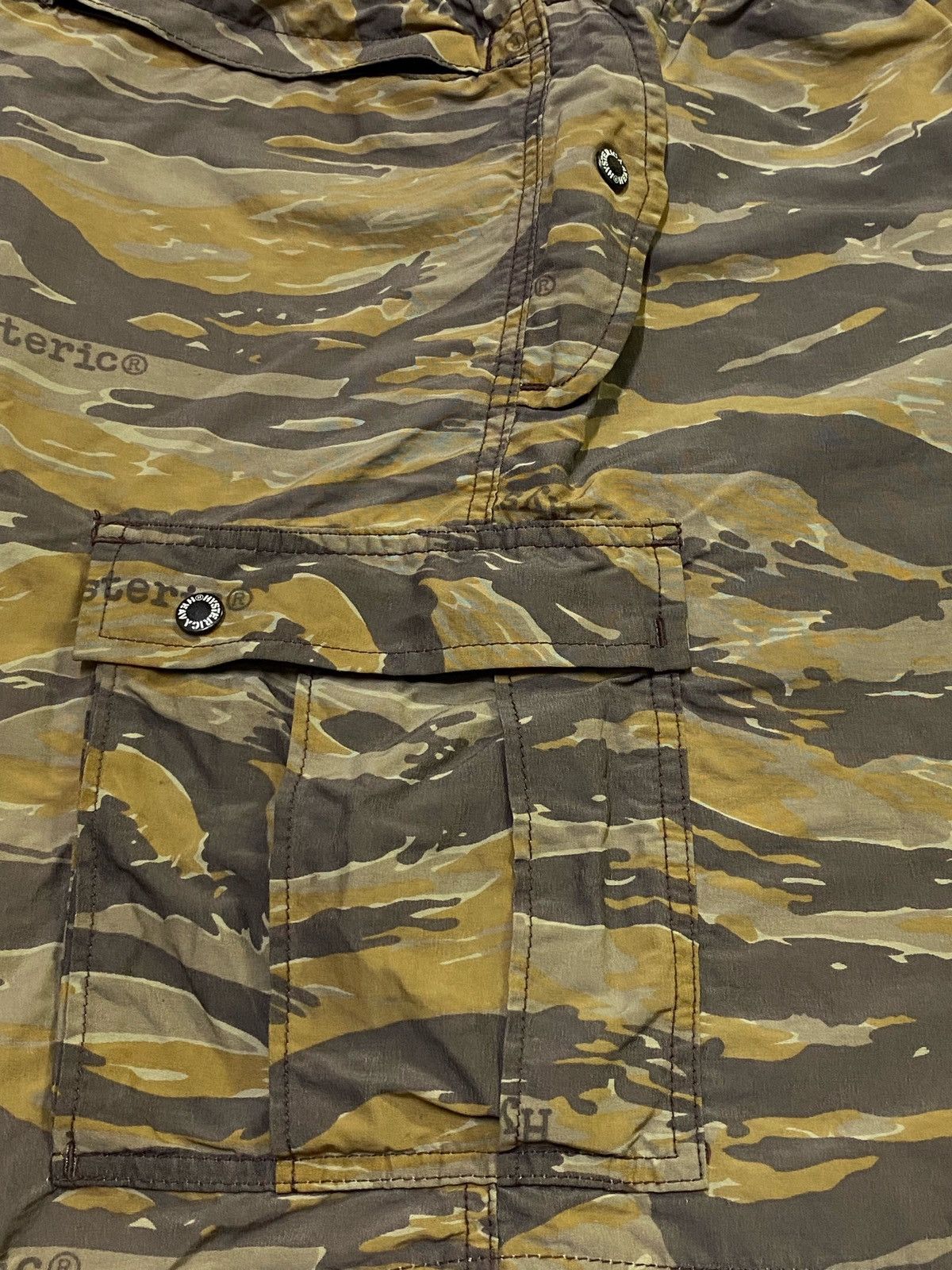 Hysteric Glamour Vintage 90s Hysteric Glamour Tiger Stripe Cargo Short Pants Size US 34 / EU 50 - 14 Thumbnail