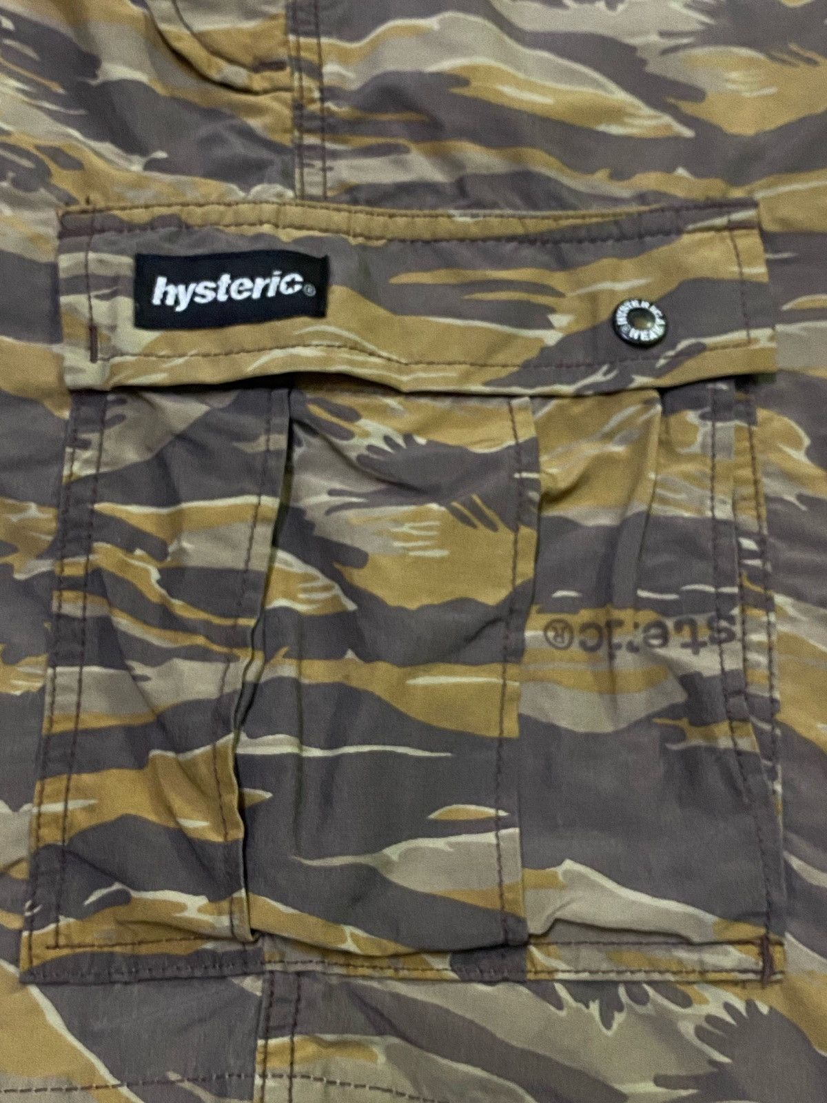 Hysteric Glamour Vintage 90s Hysteric Glamour Tiger Stripe Cargo Short Pants Size US 34 / EU 50 - 13 Thumbnail