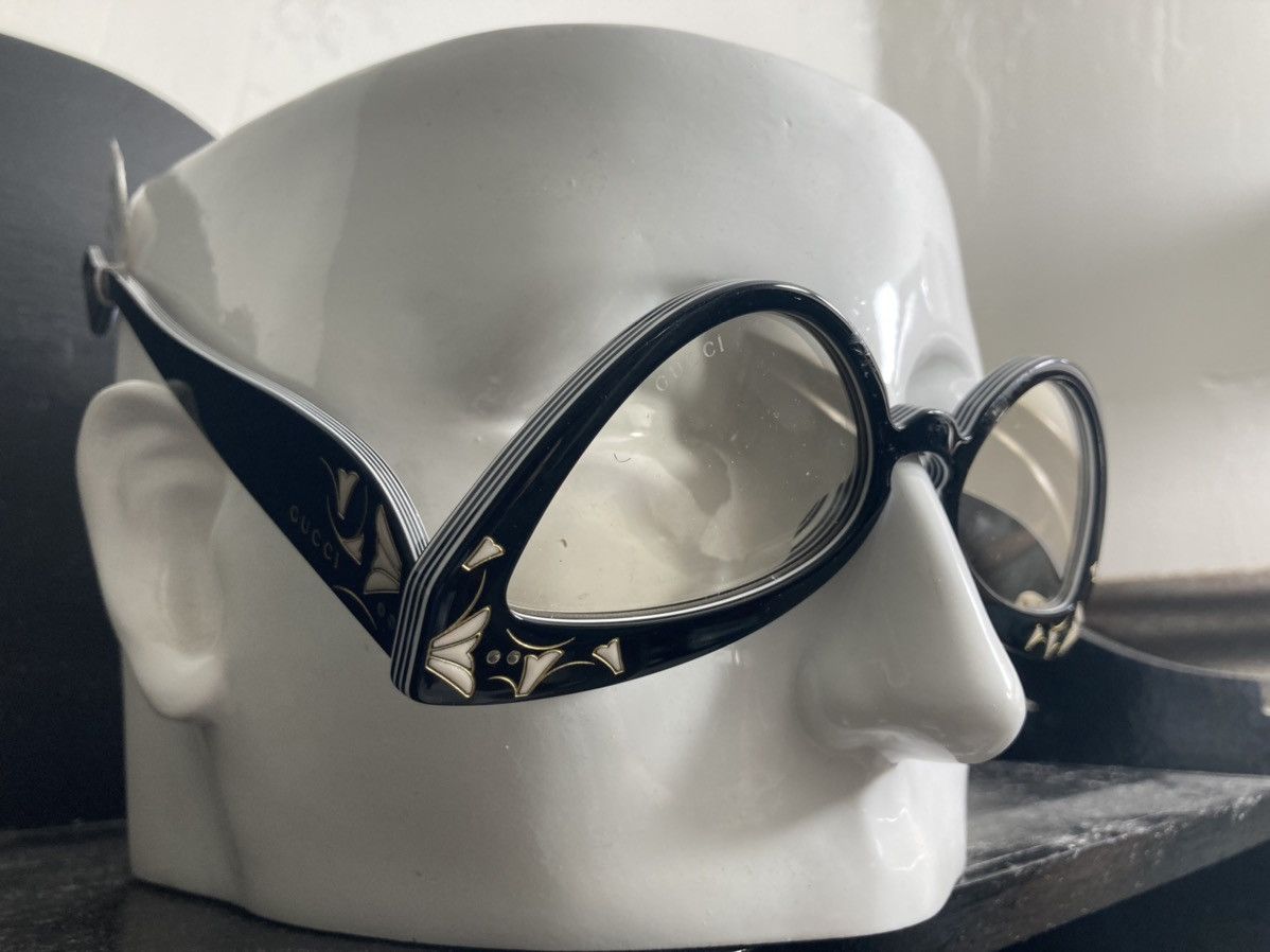 The viral Gucci upside down frames