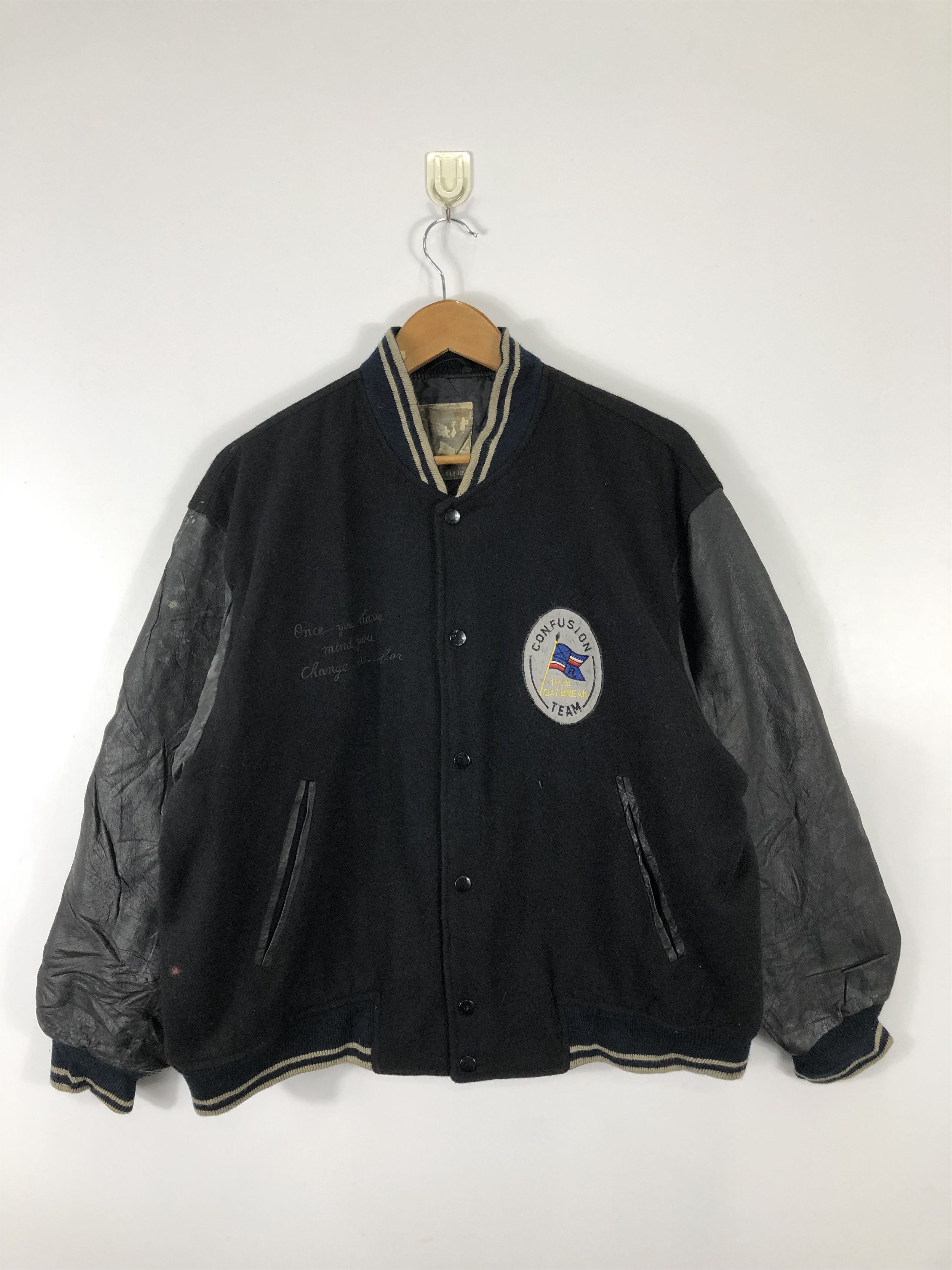 Vintage Vintage 80s Embroidered Varsity Jacket Leather V0235 Size US L / EU 52-54 / 3 - 1 Thumbnail