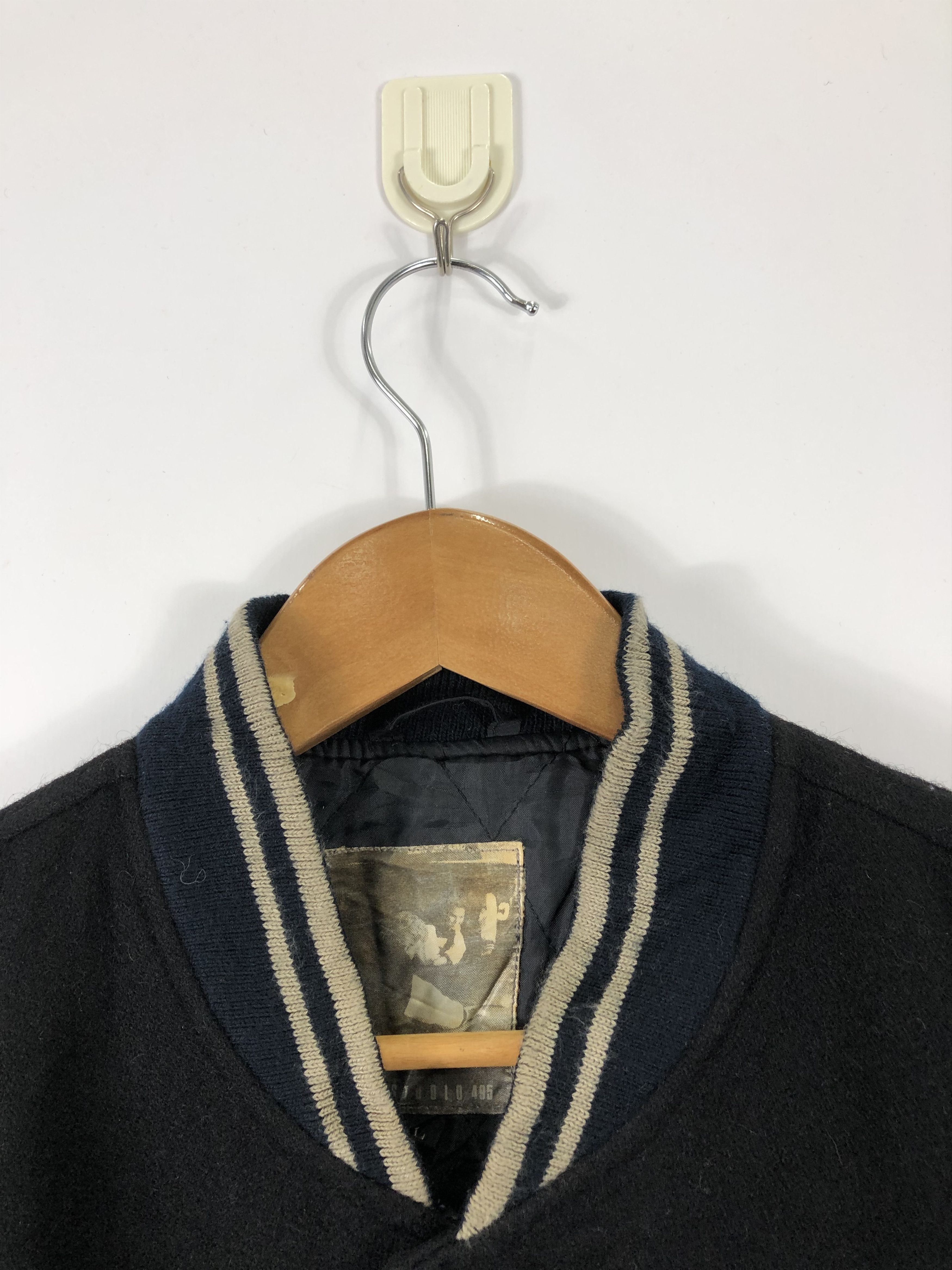Vintage Vintage 80s Embroidered Varsity Jacket Leather V0235 Size US L / EU 52-54 / 3 - 9 Thumbnail