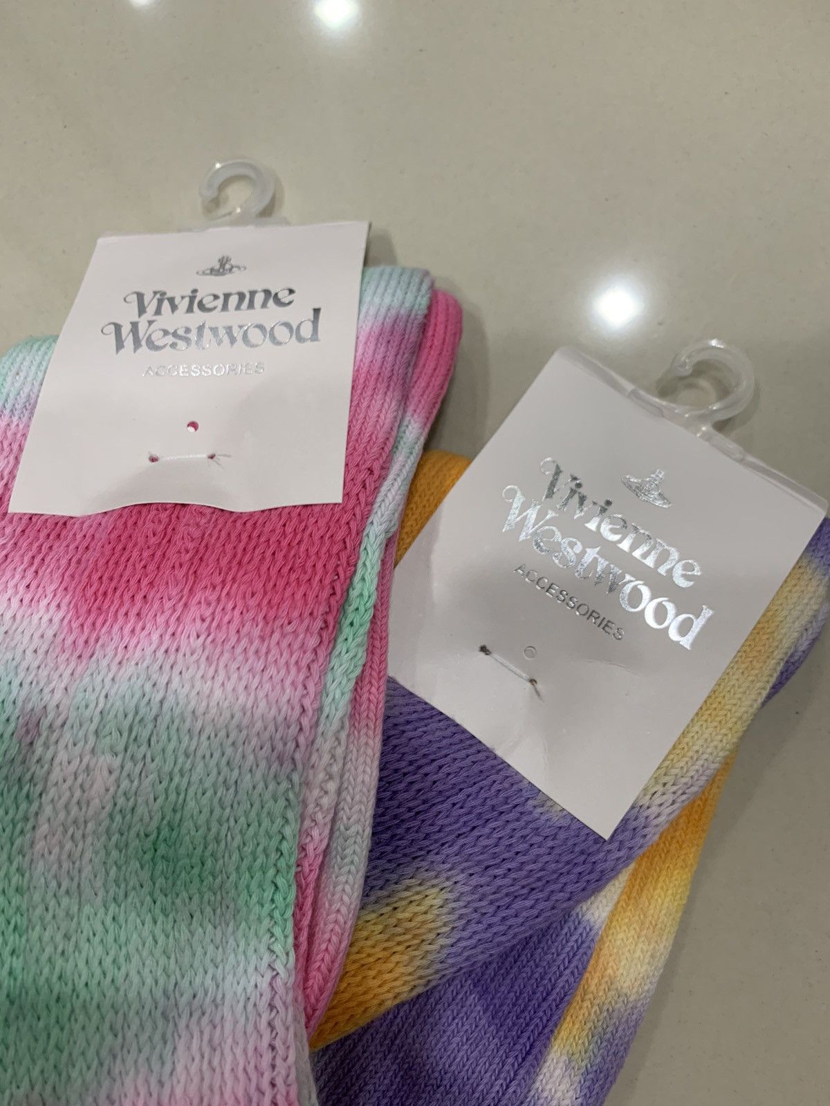 1 SET VW TIE DYE SOCKS NEVER WORN