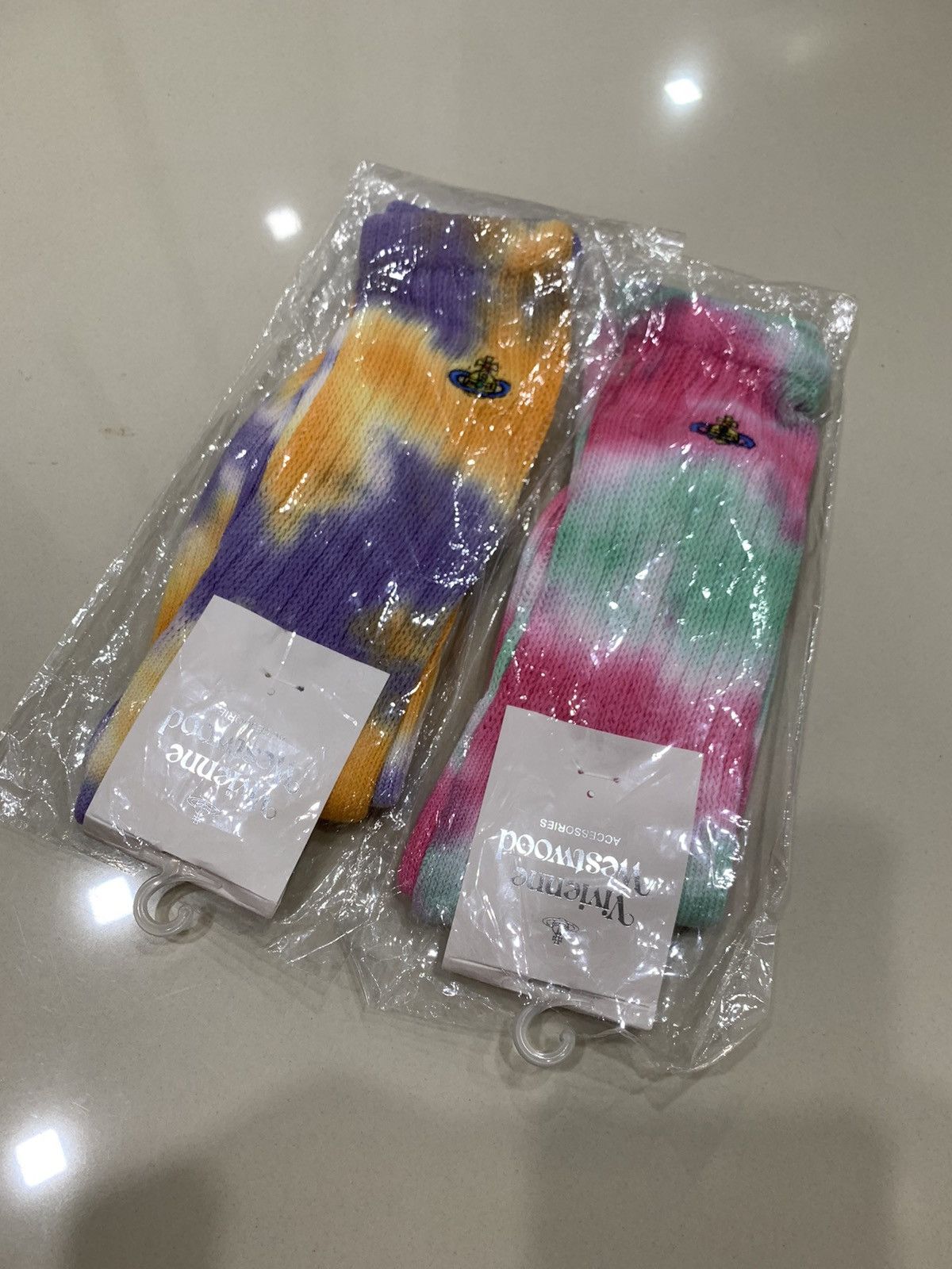 1 SET VW TIE DYE SOCKS NEVER WORN