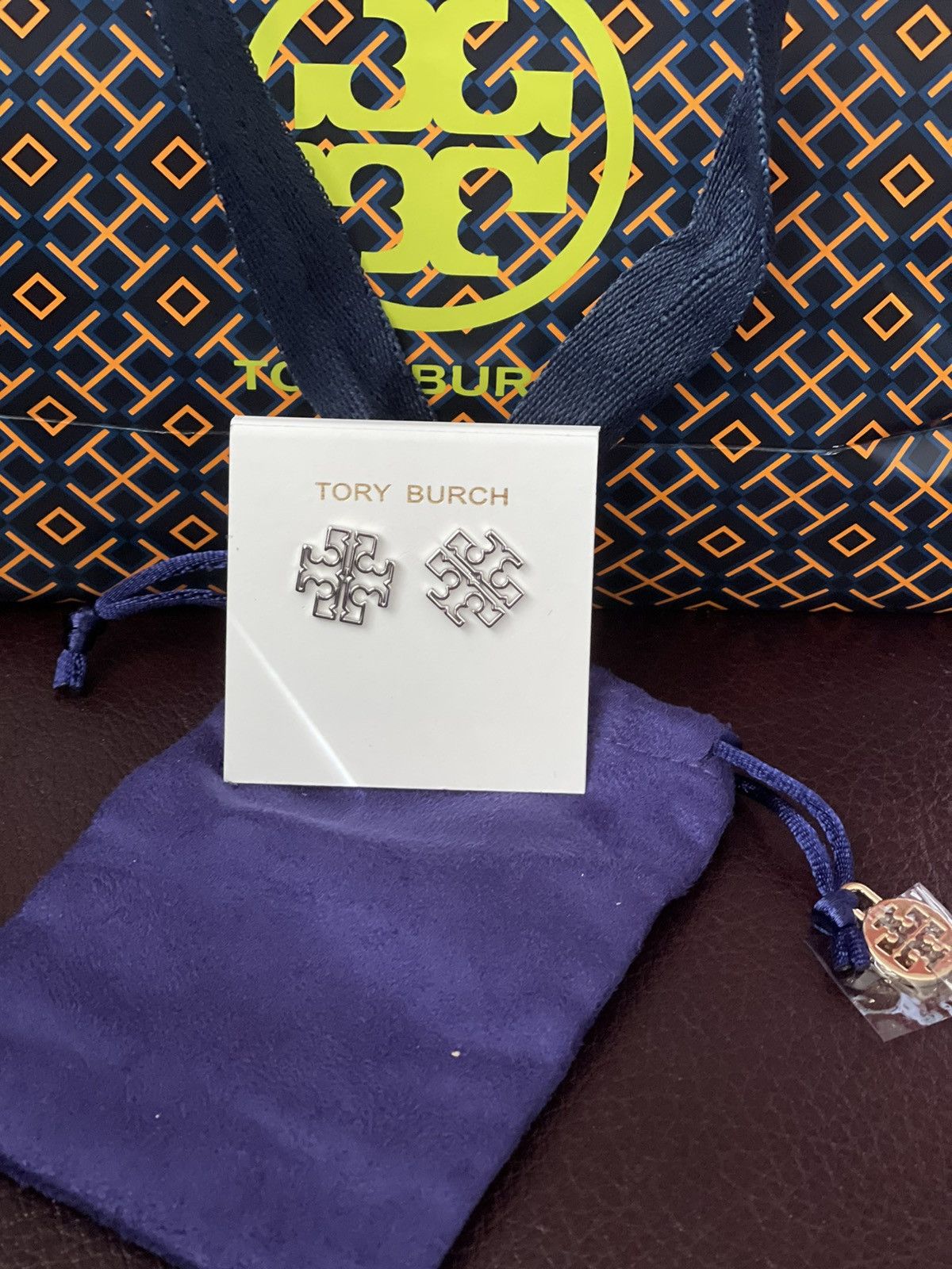 NEW TORY BURCH BRITTEN LOGO Sliver tone STUD EARRINGS