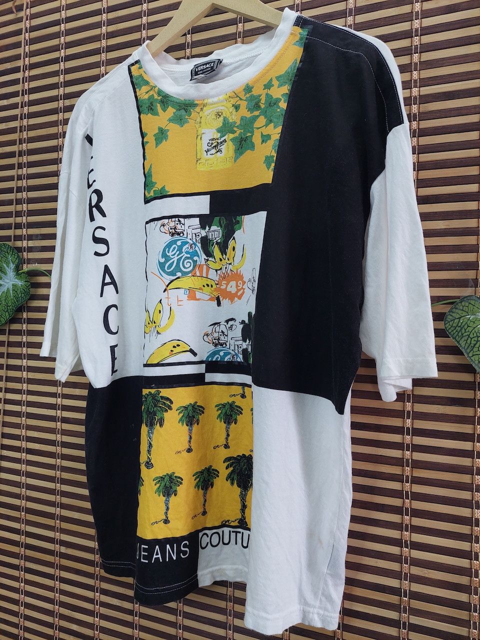 Versace Jeans Couture × Vintage VINTAGE 90s VERSACE JEAN COUTURE ART TSHIRT Size US M / EU 48-50 / 2 - 6 Thumbnail
