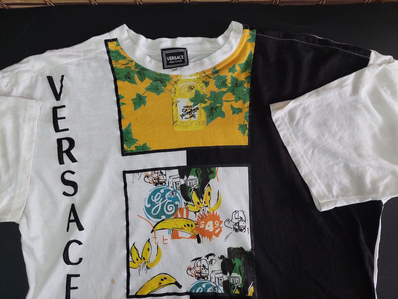 Versace Jeans Couture × Vintage VINTAGE 90s VERSACE JEAN COUTURE ART TSHIRT Size US M / EU 48-50 / 2 - 2 Thumbnail