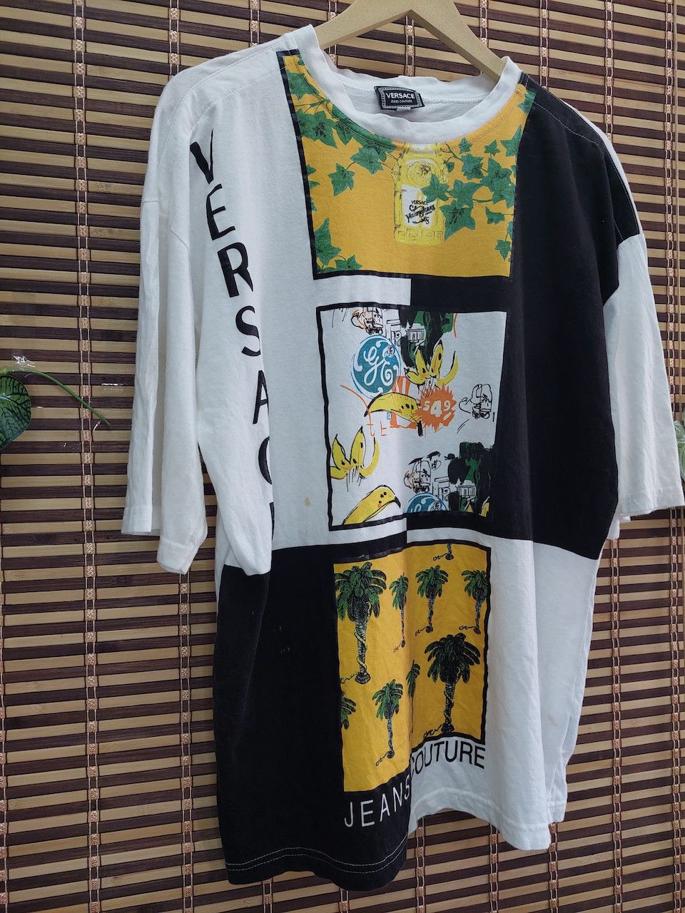 Versace Jeans Couture × Vintage VINTAGE 90s VERSACE JEAN COUTURE ART TSHIRT Size US M / EU 48-50 / 2 - 5 Thumbnail