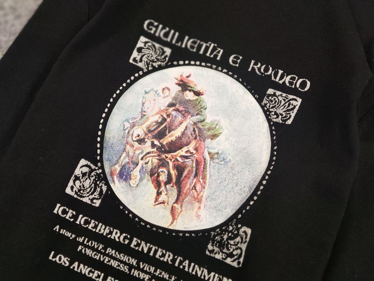 Iceberg Vintage Iceberg Giulietta e Romeo Sweatshirt Long Sleeve Size US L / EU 52-54 / 3 - 10 Thumbnail