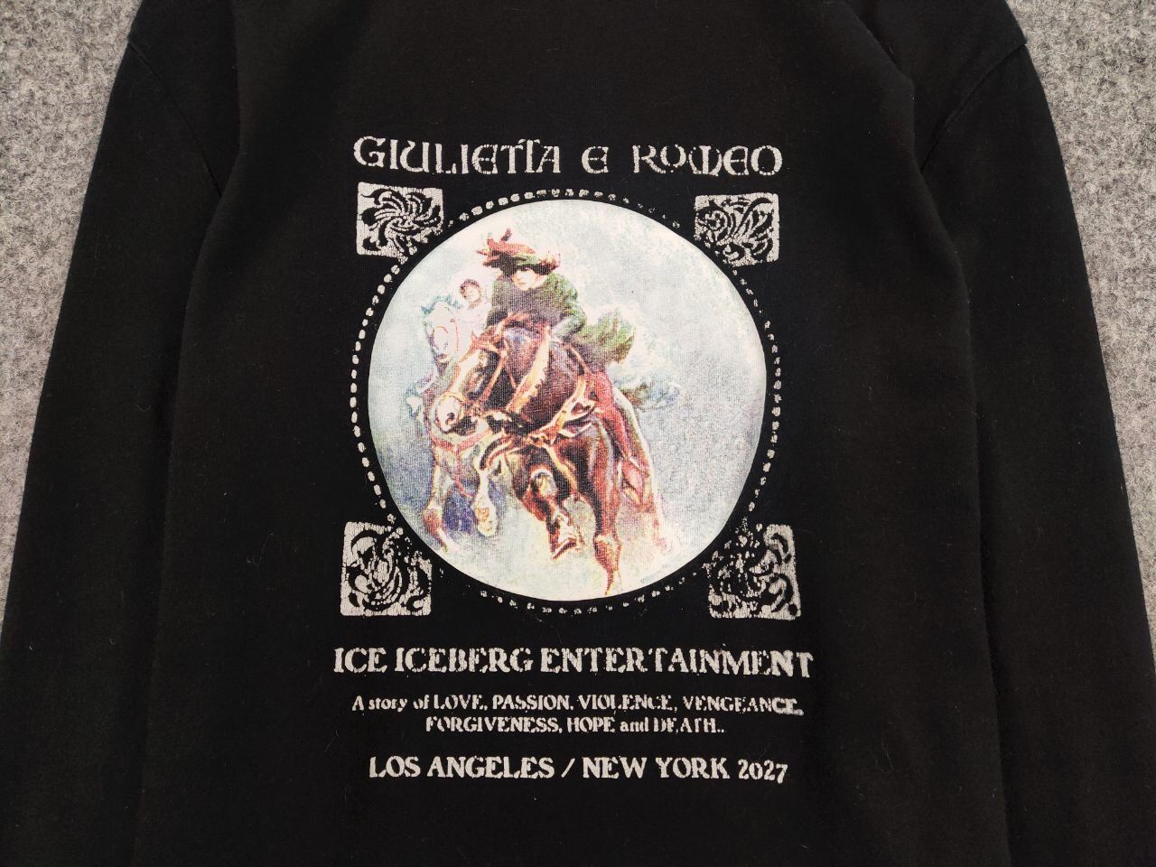 Iceberg Vintage Iceberg Giulietta e Romeo Sweatshirt Long Sleeve Size US L / EU 52-54 / 3 - 9 Thumbnail