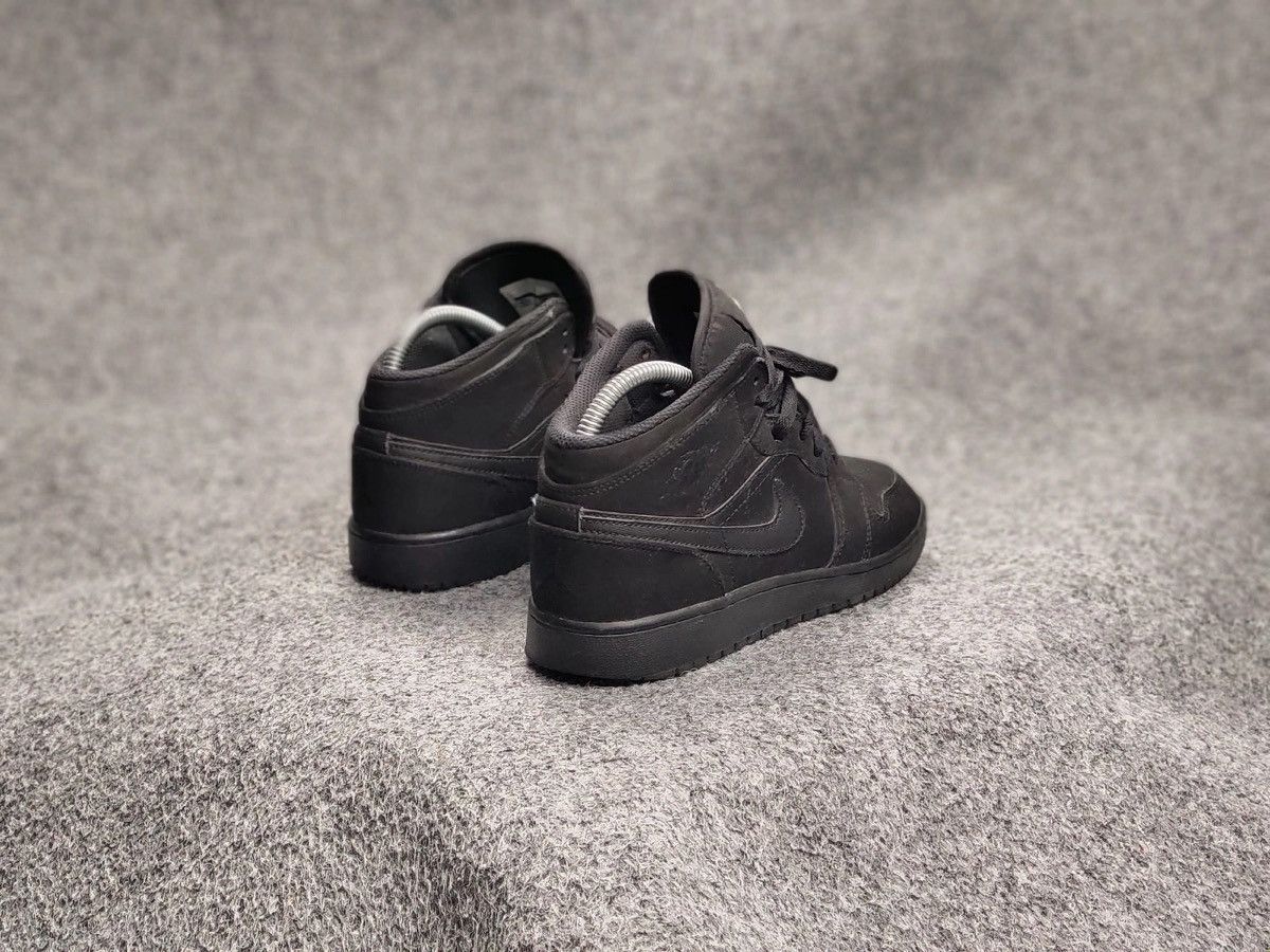 Nike 🔥 Nike Air Jordan 1 Mid GS Black Vintage Hi-Top Sneakers Size US 6.5 / EU 39-40 - 5 Thumbnail