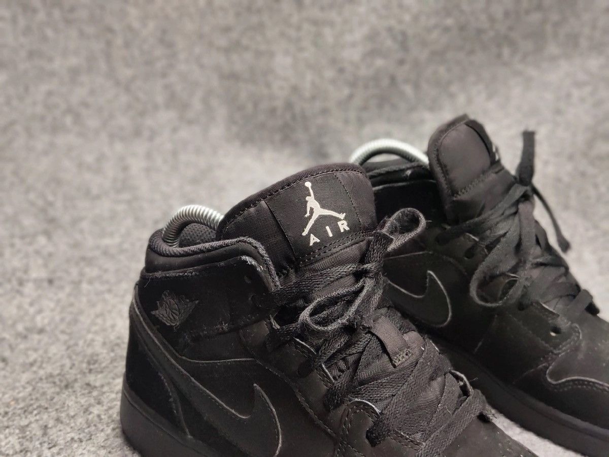Nike 🔥 Nike Air Jordan 1 Mid GS Black Vintage Hi-Top Sneakers Size US 6.5 / EU 39-40 - 8 Thumbnail