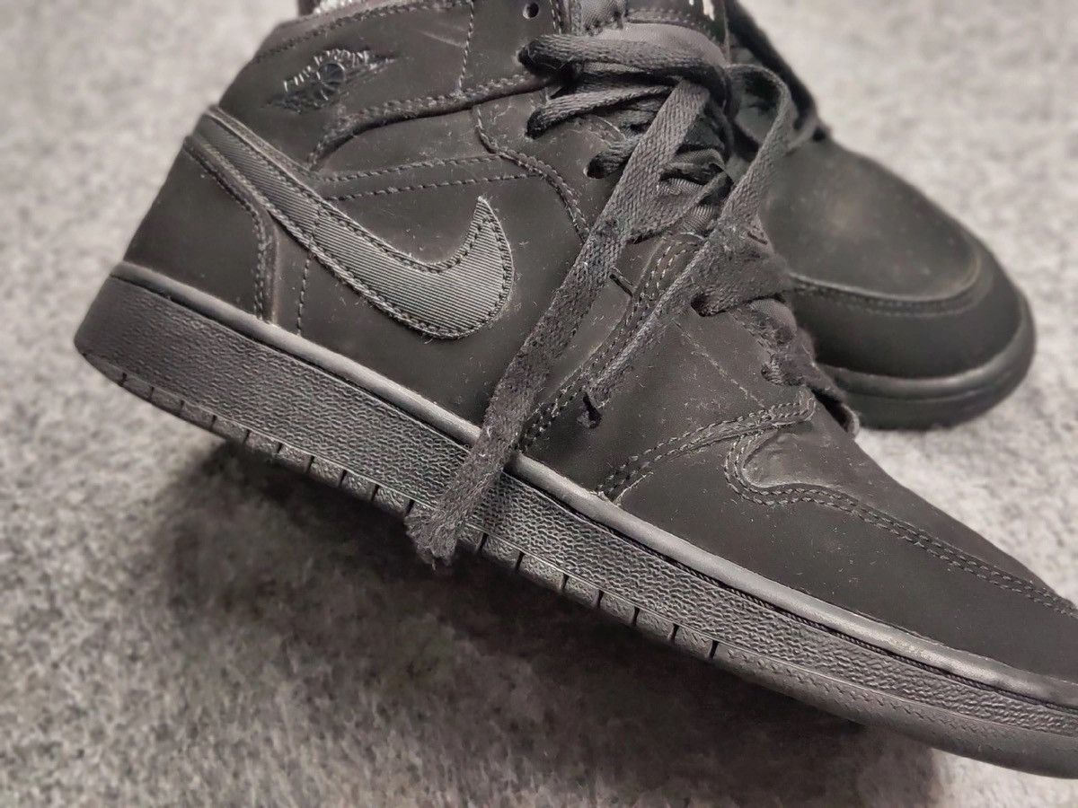 Nike 🔥 Nike Air Jordan 1 Mid GS Black Vintage Hi-Top Sneakers Size US 6.5 / EU 39-40 - 19 Thumbnail