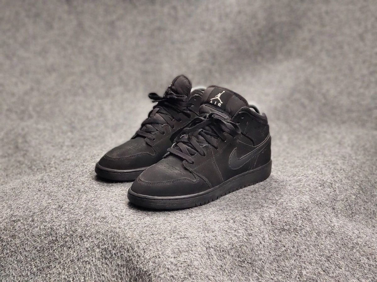 Nike 🔥 Nike Air Jordan 1 Mid GS Black Vintage Hi-Top Sneakers Size US 6.5 / EU 39-40 - 1 Thumbnail