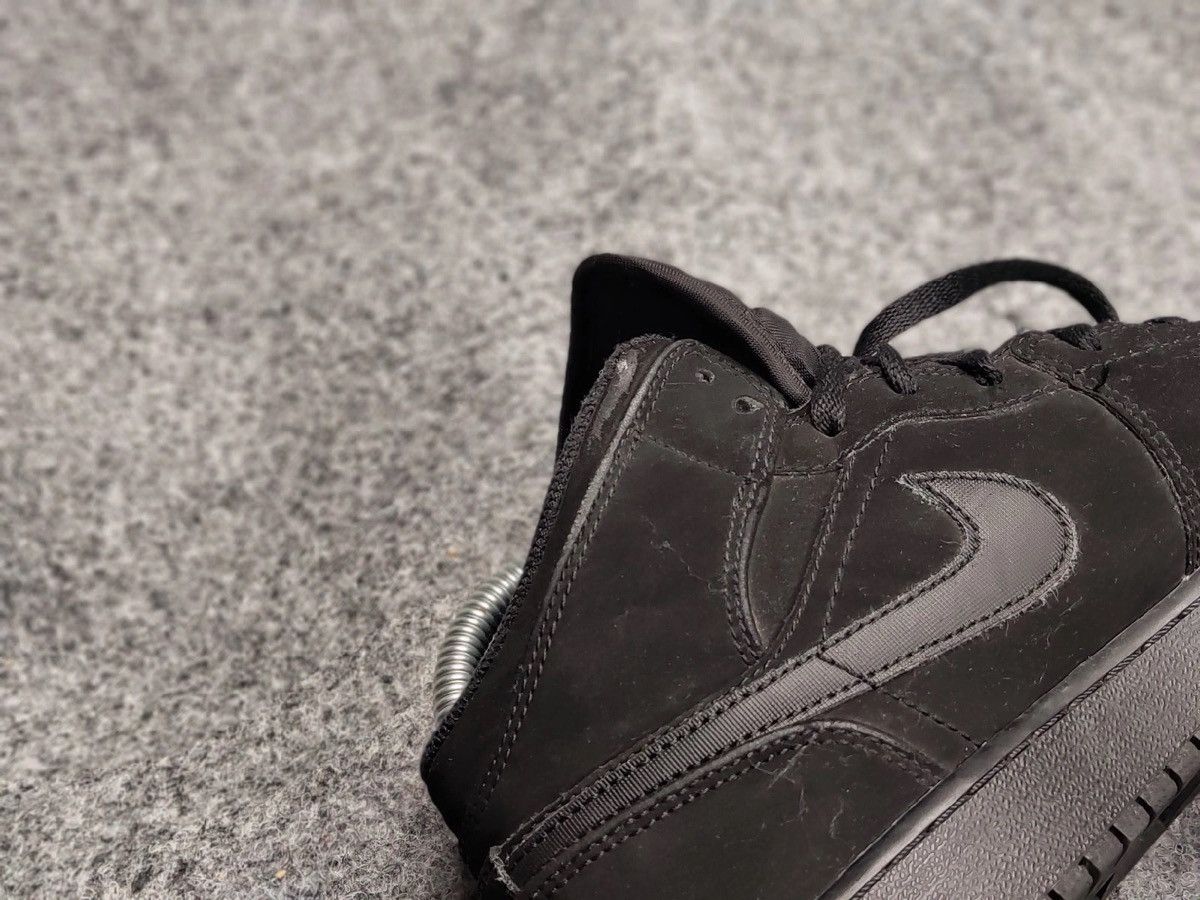Nike 🔥 Nike Air Jordan 1 Mid GS Black Vintage Hi-Top Sneakers Size US 6.5 / EU 39-40 - 14 Thumbnail