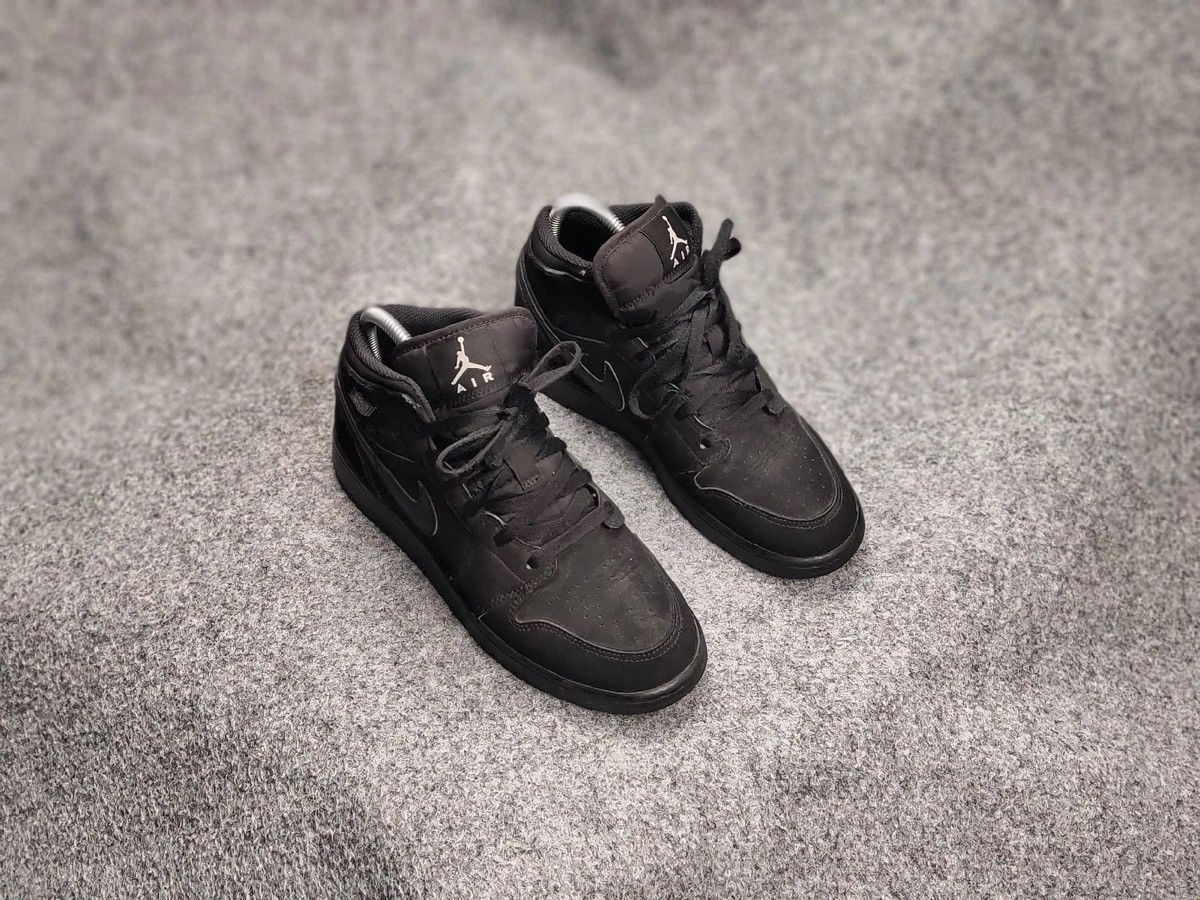 Nike 🔥 Nike Air Jordan 1 Mid GS Black Vintage Hi-Top Sneakers Size US 6.5 / EU 39-40 - 9 Thumbnail