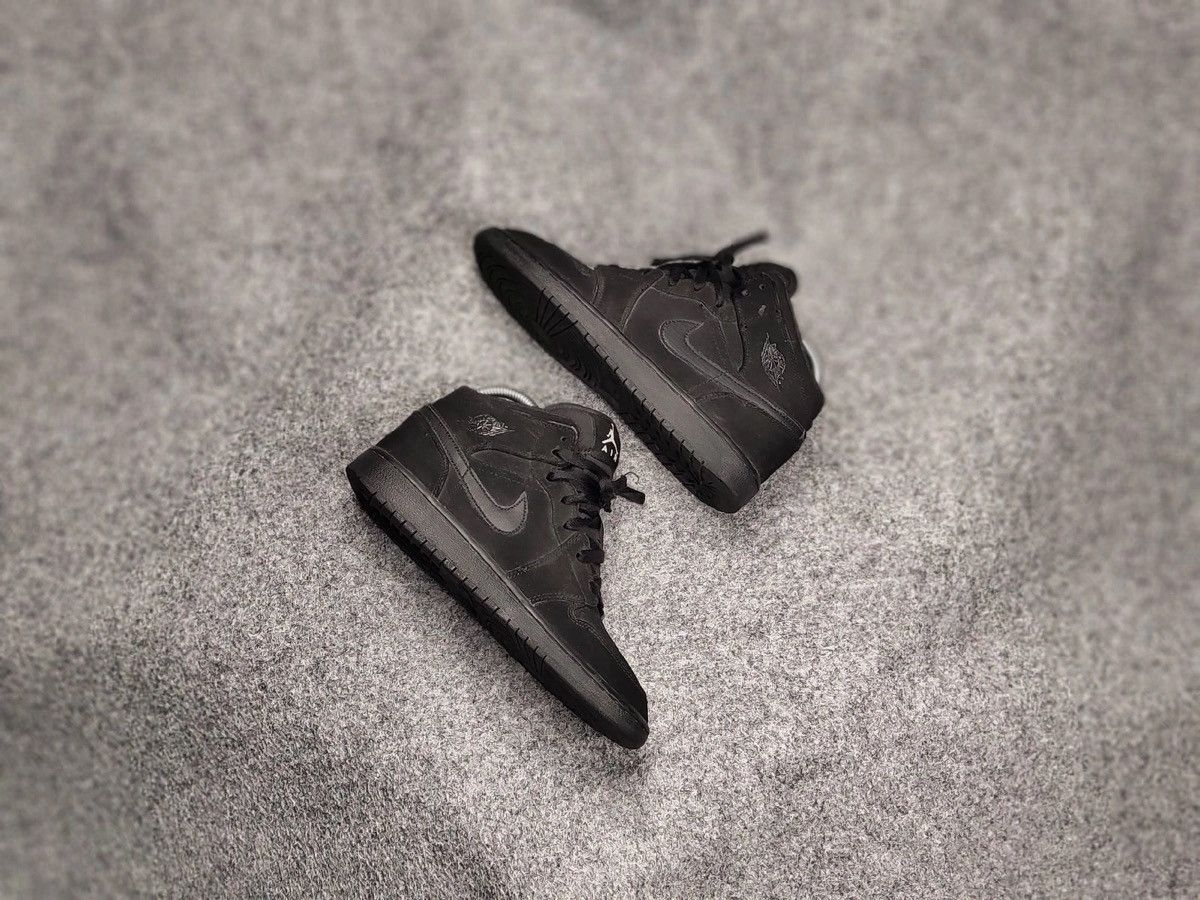 Nike 🔥 Nike Air Jordan 1 Mid GS Black Vintage Hi-Top Sneakers Size US 6.5 / EU 39-40 - 12 Thumbnail