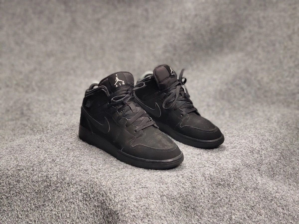 Nike 🔥 Nike Air Jordan 1 Mid GS Black Vintage Hi-Top Sneakers Size US 6.5 / EU 39-40 - 7 Thumbnail
