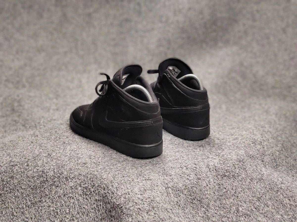 Nike 🔥 Nike Air Jordan 1 Mid GS Black Vintage Hi-Top Sneakers Size US 6.5 / EU 39-40 - 4 Thumbnail