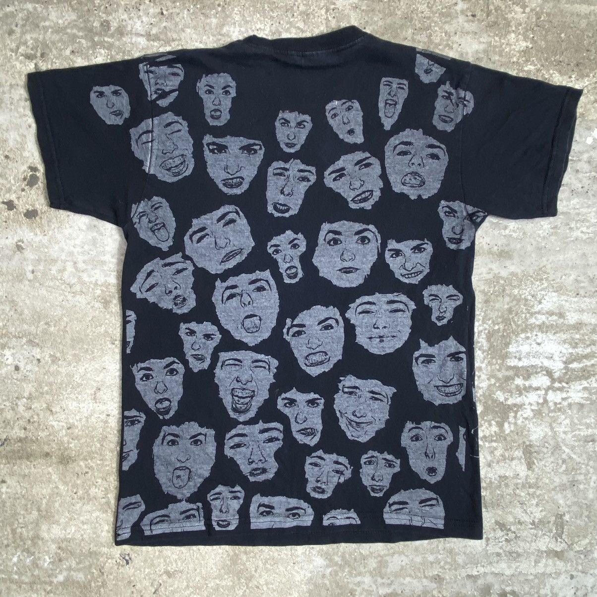 Band Tees THE BEATLES FACES ALL OVER PRINTED VINTAGE RARE TEE - № 161 Size US S / EU 44-46 / 1 - 2 Thumbnail