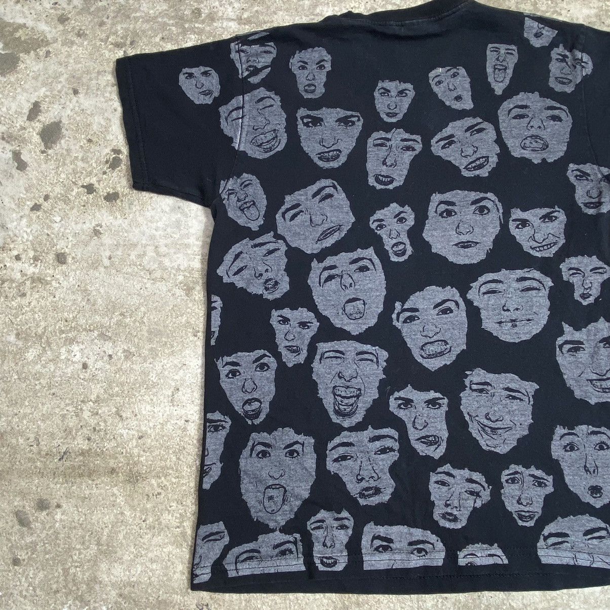 Band Tees THE BEATLES FACES ALL OVER PRINTED VINTAGE RARE TEE - № 161 Size US S / EU 44-46 / 1 - 4 Thumbnail