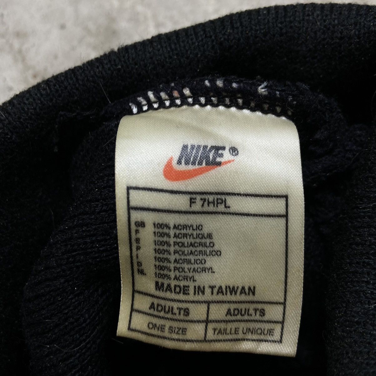 Nike 1990s ARCHIVE NIKE CENTRE SWOOSH SUN FADED BEANIE HAT Size ONE SIZE - 4 Thumbnail