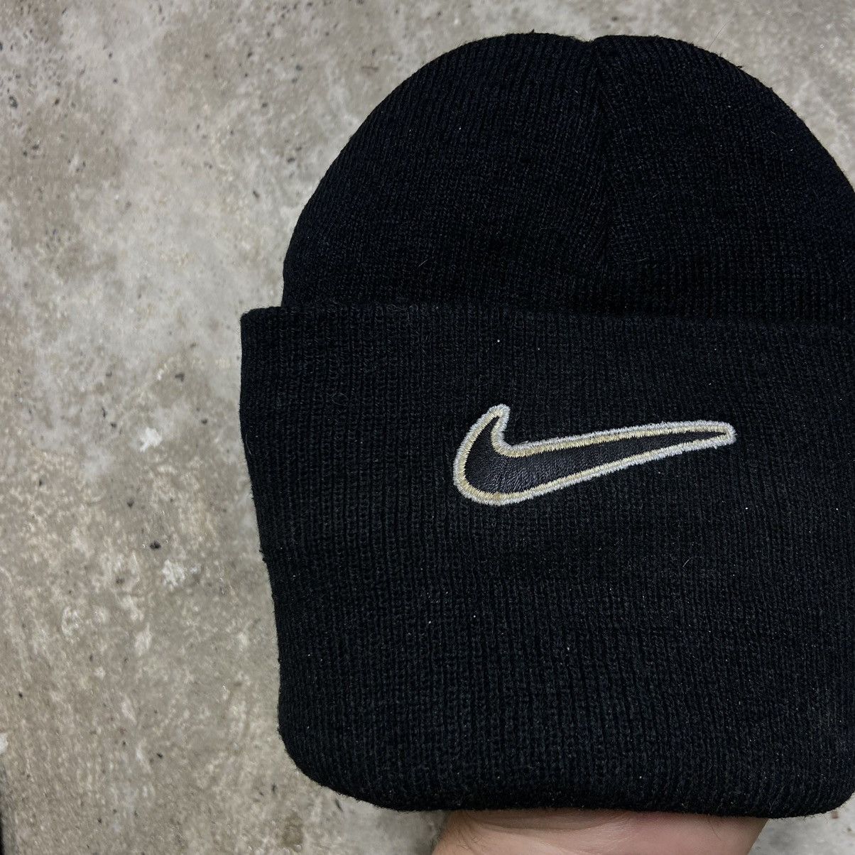 Nike 1990s ARCHIVE NIKE CENTRE SWOOSH SUN FADED BEANIE HAT Size ONE SIZE - 3 Thumbnail