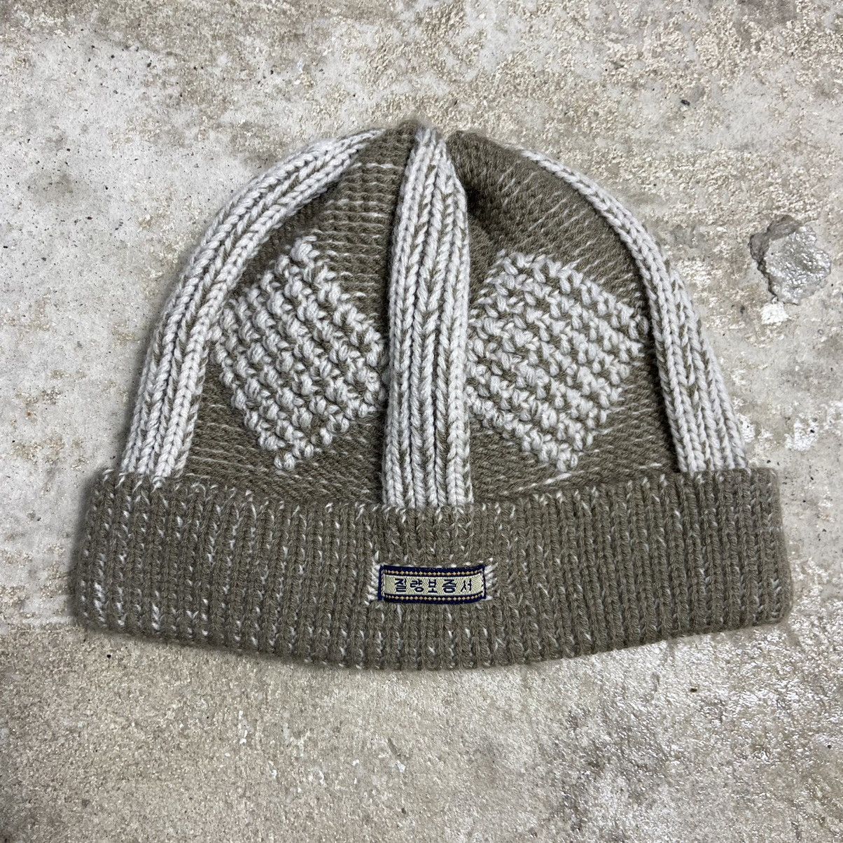 Vintage Y2K JAPANESE BRAND VINTAGE KNITTED BEANIE HAT - № 4055 Size ONE SIZE - 1 Thumbnail