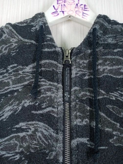 Alpha Industries Rare Vintage Alpha Industries Tiger Camo Zip Hoodie Size US L / EU 52-54 / 3 - 8 Thumbnail
