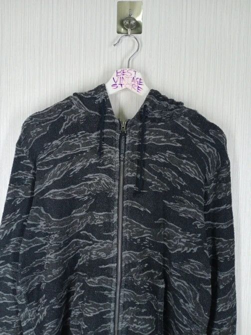Alpha Industries Rare Vintage Alpha Industries Tiger Camo Zip Hoodie Size US L / EU 52-54 / 3 - 2 Thumbnail