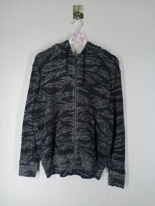 Alpha Industries Rare Vintage Alpha Industries Tiger Camo Zip Hoodie Size US L / EU 52-54 / 3 - 1 Thumbnail