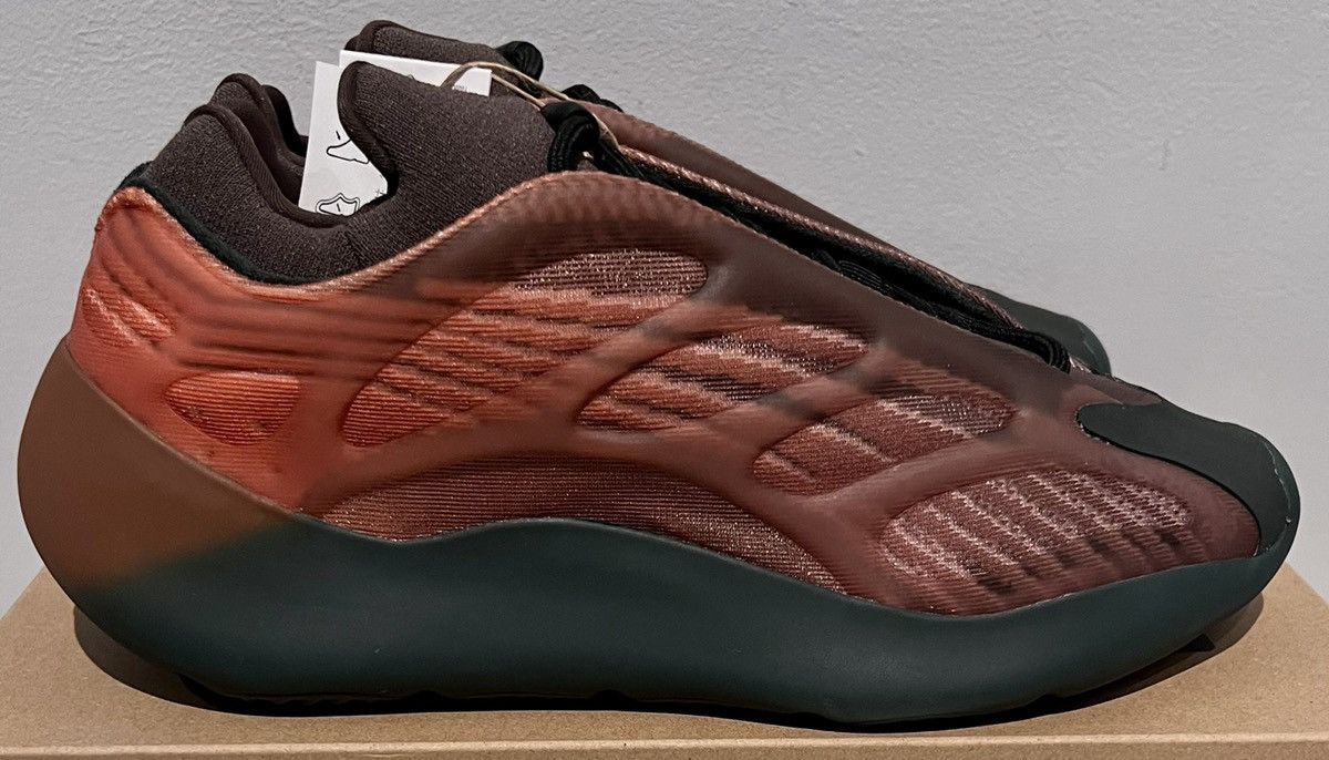 Adidas × Kanye West Authentic Adidas Yeezy Kanye West 700 V3 copper fade 10.5 Size US 10.5 / EU 43-44 - 1 Thumbnail