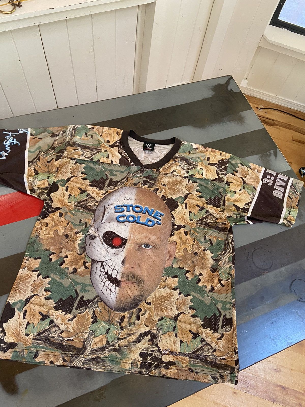 VINTAGE WWF STEVE STONE COLD AUSTIN FOOTBALL CAMO MESH JERSEY IN SIZE XL