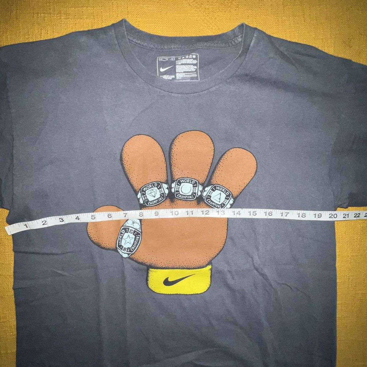 Nike Kobe Bryant Muppet Rings Lebron Size Large T-Shirt