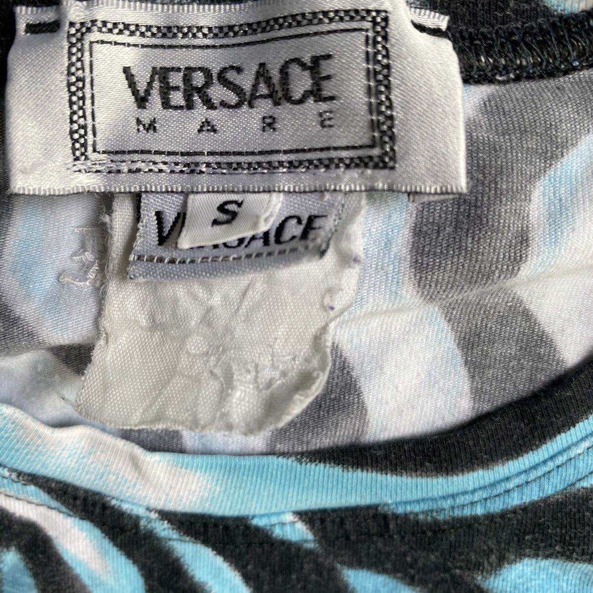 Versace Vintage SS 2000 Versace Blue Zebra Print T Shirt Size S / US 4 / IT 40 - 3 Thumbnail