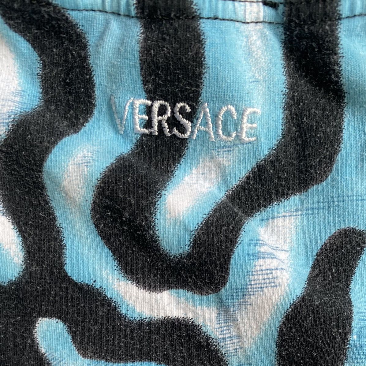 Versace Vintage SS 2000 Versace Blue Zebra Print T Shirt Size S / US 4 / IT 40 - 4 Thumbnail