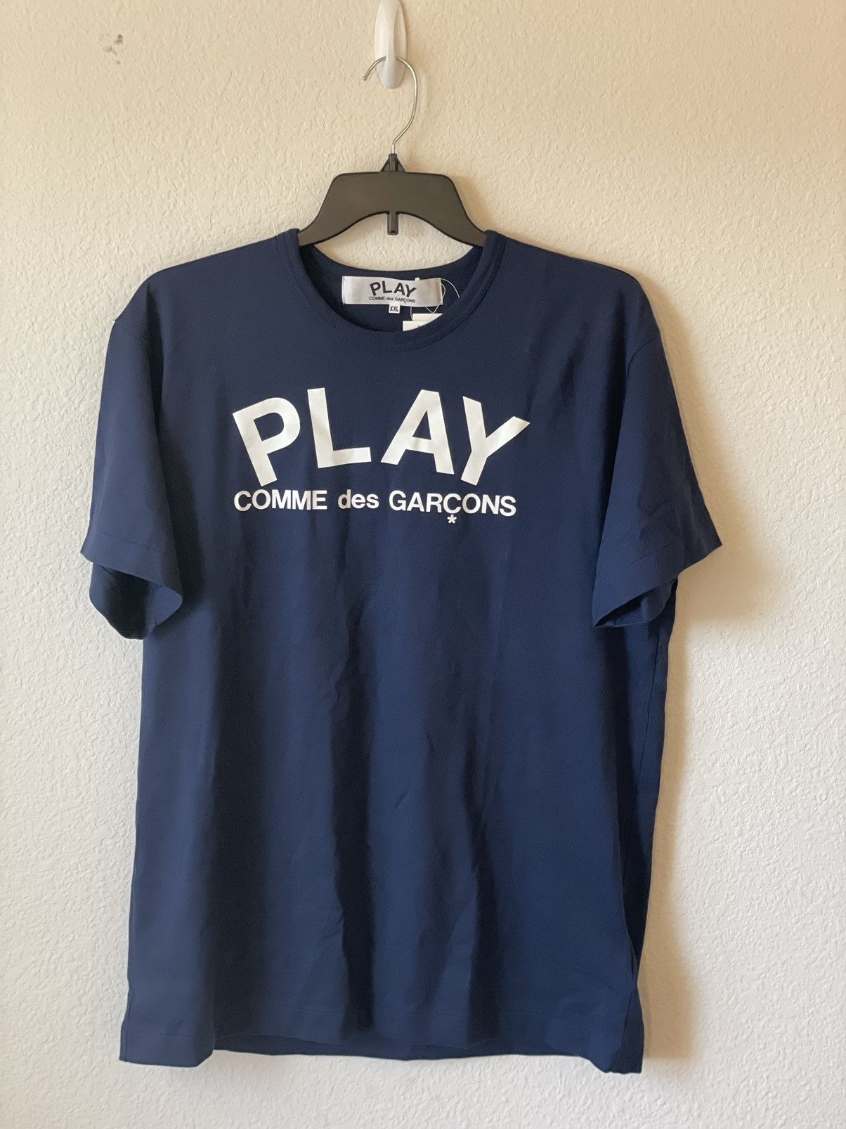 Comme des Garcons COMME des GARÇONS Play Text T-Shirt Navy Size US XXL / EU 58 / 5 - 1 Thumbnail