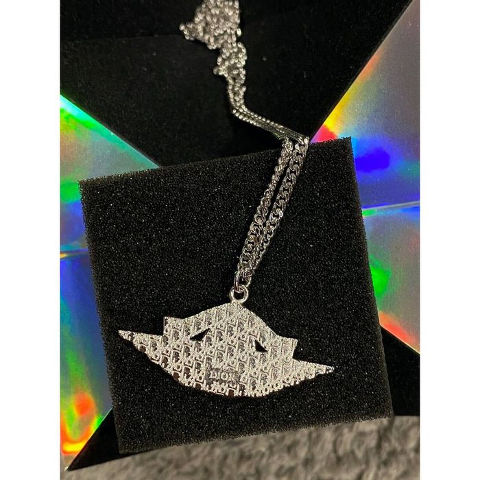 Dior x online jordan necklace