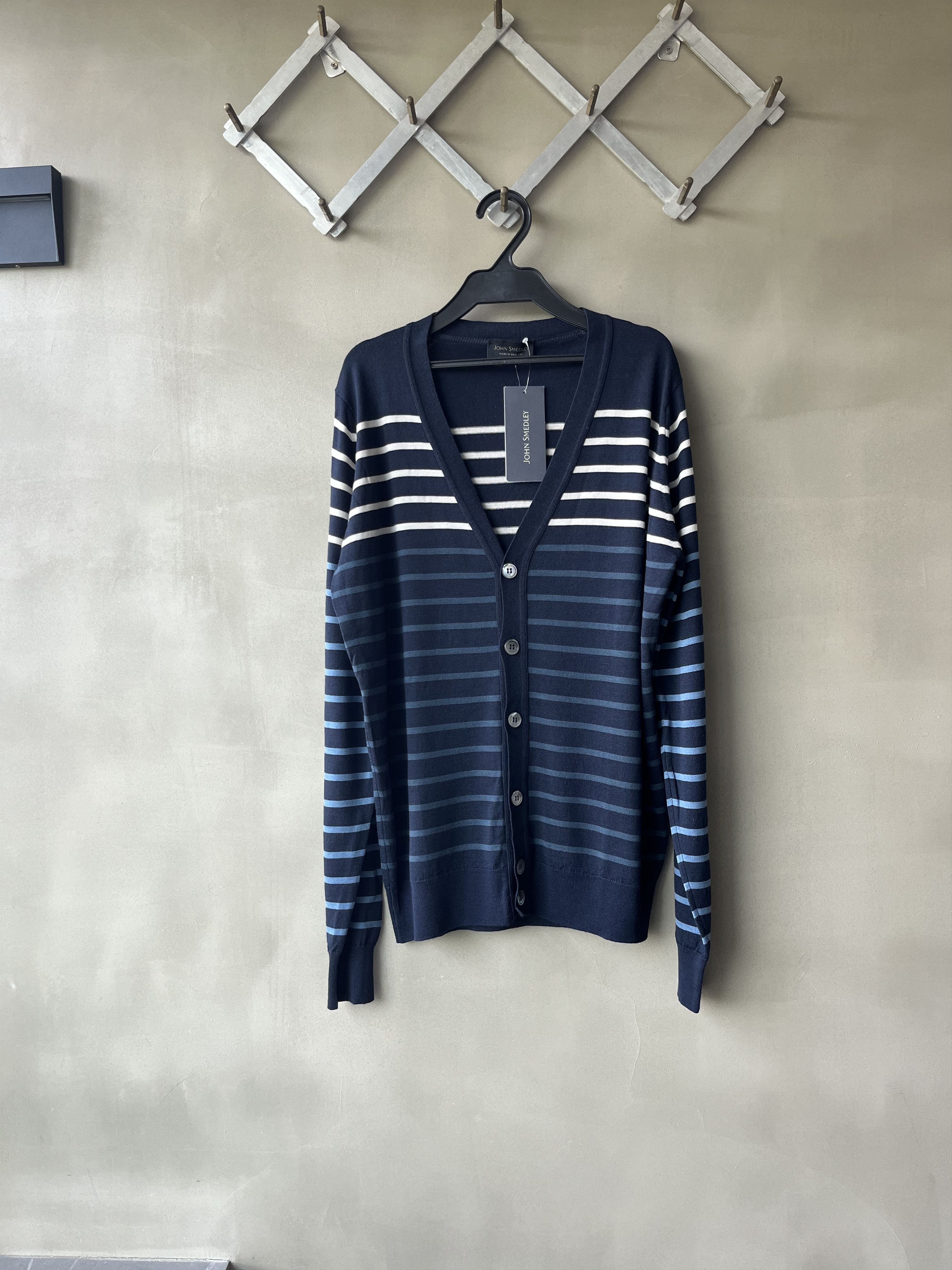 John Smedley John Smedley England New Zealand Merino Fine Knit Cardigan S Size US S / EU 44-46 / 1 - 1 Thumbnail