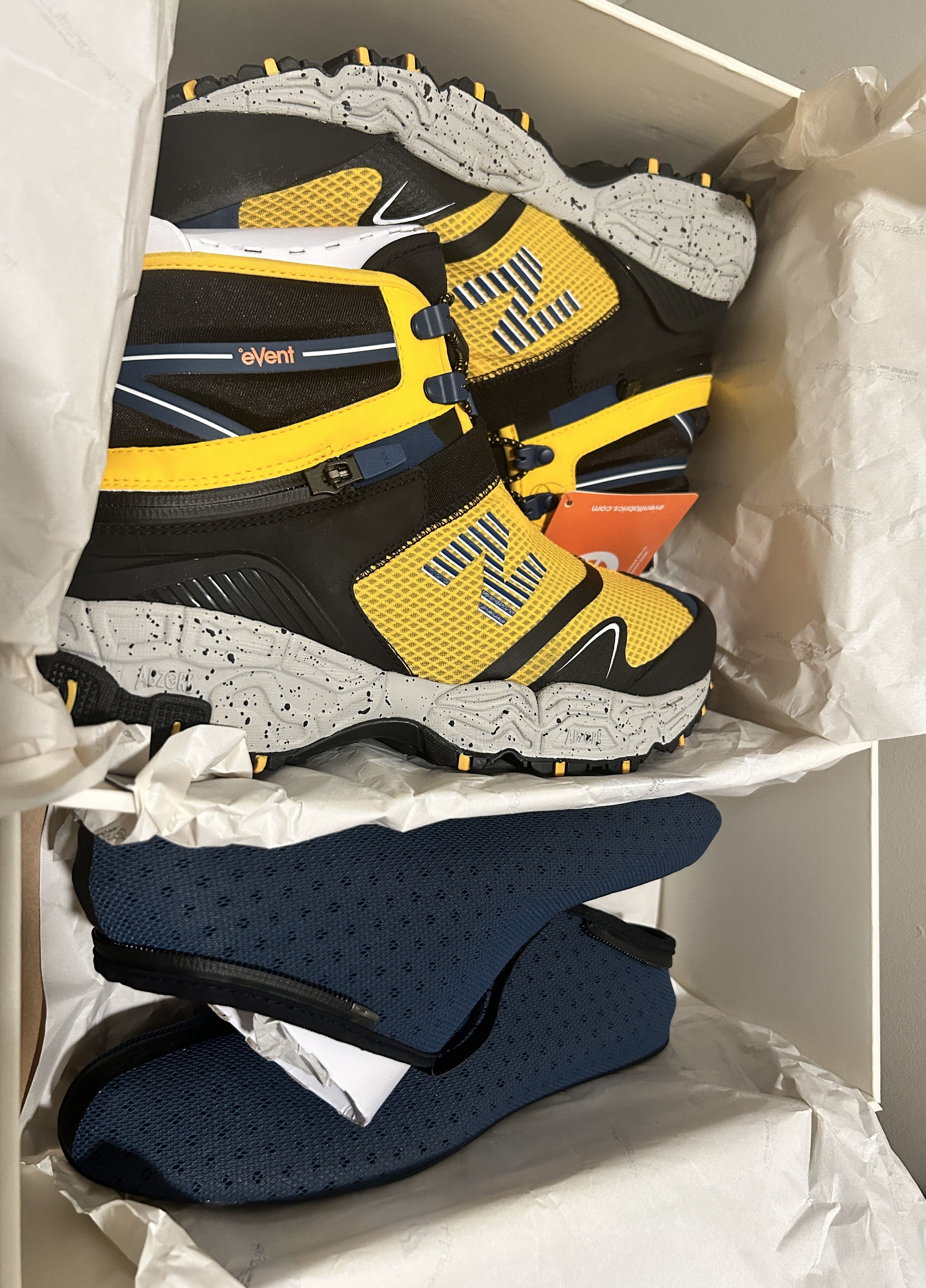 New Balance × Snow Peak Tokyo Design Studio “NIOBIUM CONCEPT” Snow Peak yellow Size US 11.5 / EU 44-45 - 3 Thumbnail