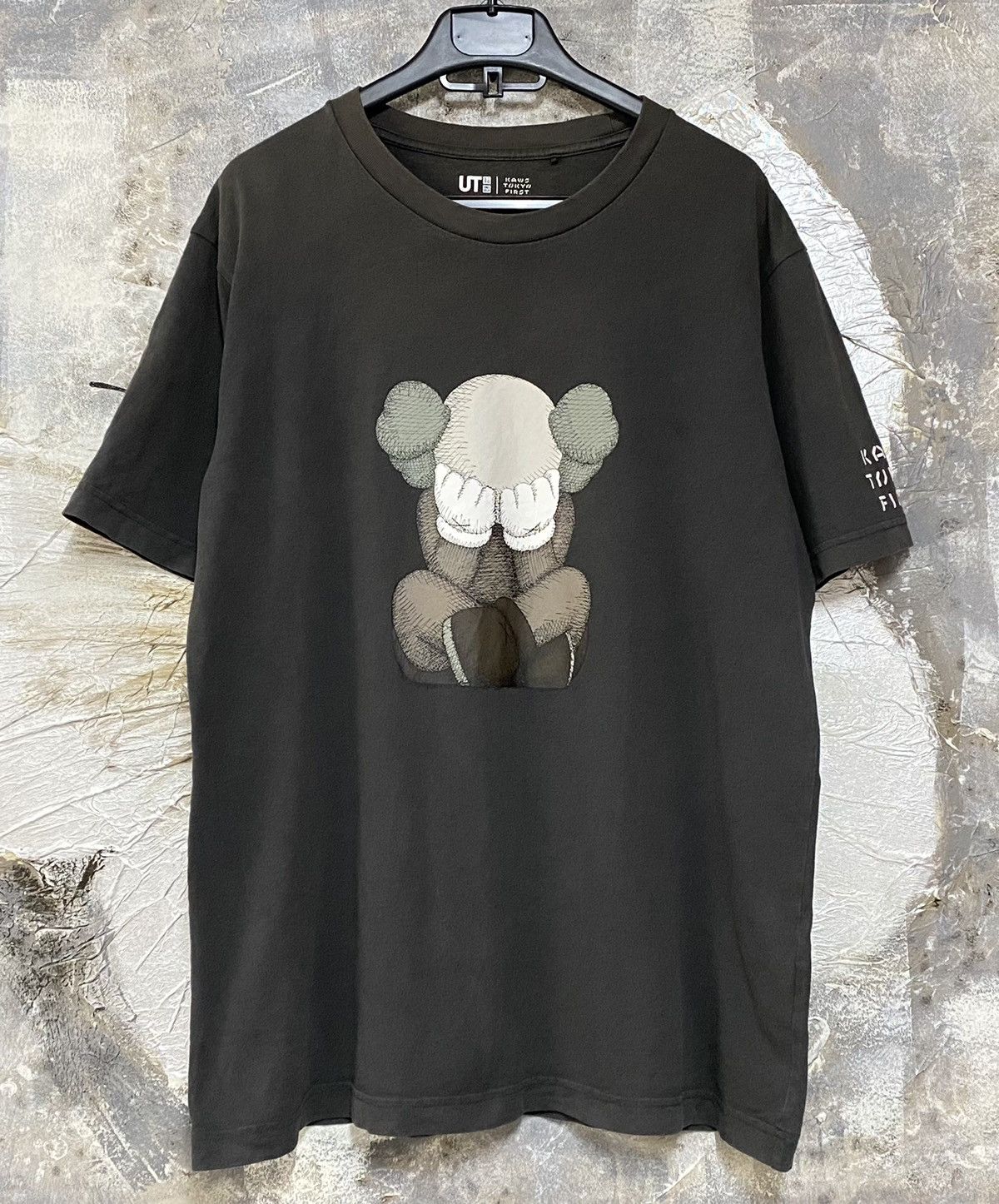 KAWS UT SEPARATED Tシャツ KAWS × UNIQLO UT TOKYO FIRST Limited Edition Japan KAWS X UNIQLO Tokyo First Wordmark Tee