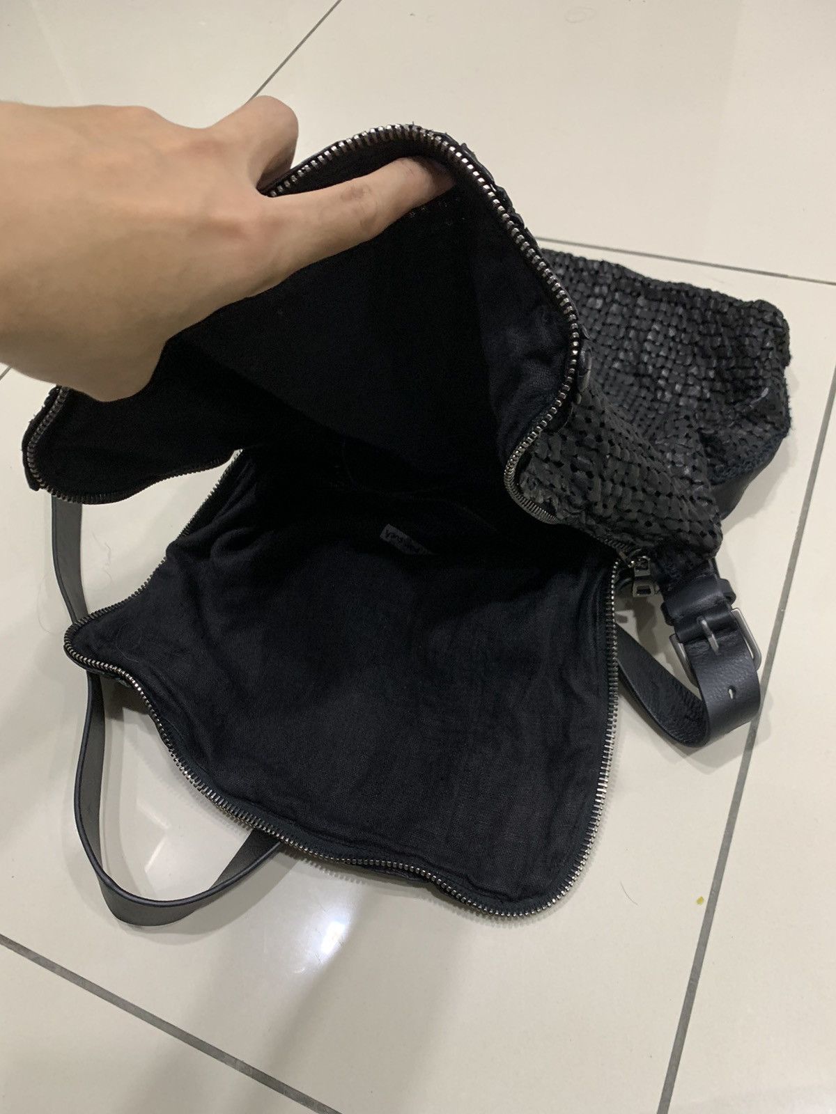 Genuine Leather TRANSIT PAR SUCH LEATHER NET MESH SLING BAG Size ONE SIZE - 8 Thumbnail