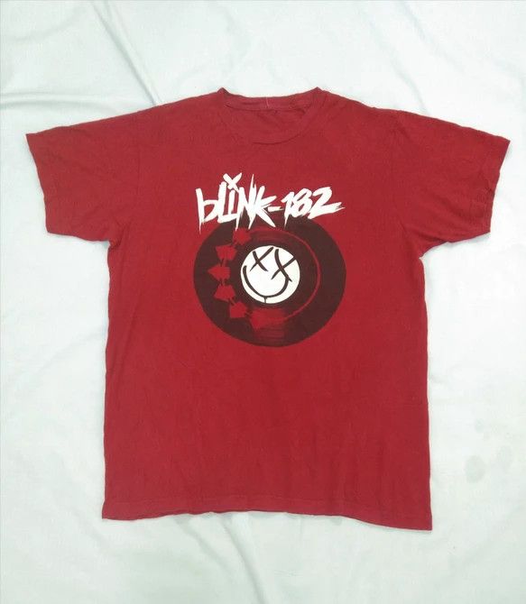 Band Tees Vintage Y2k Blink 182 Band T Shirt Size US M / EU 48-50 / 2 - 1 Thumbnail