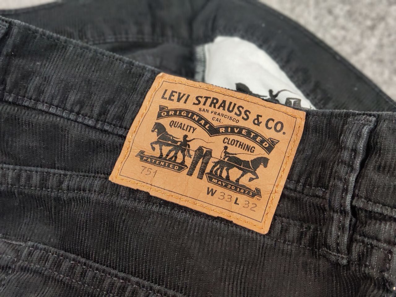 Levi's Vintage 90's Levi’s 751 Corduroy Pants Black Velvet Jeans Size US 33 - 18 Thumbnail